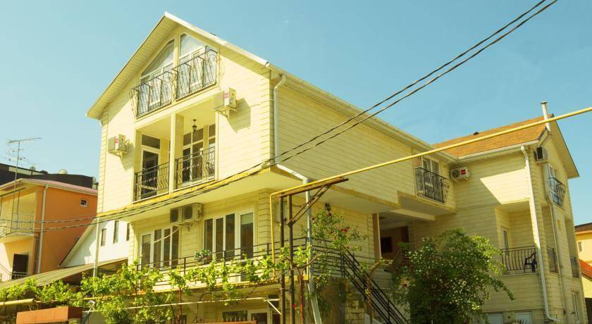 Дом на лазурной адлер. Дом на лазурной адлер. Дом на лазурной адлер. Гостевой дом звездочка адлер. Улица лазурная адлер фото.